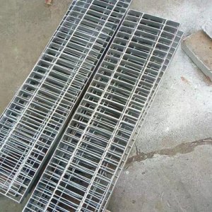 影响水沟盖板安装精度的原因和采取措施
